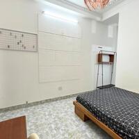 Phòng trọ có cửa sổ tại Khu ẩm thực Phan Xích Long