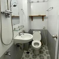 Phòng trọ có cửa sổ tại Khu ẩm thực Phan Xích Long