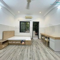 Phòng Rộng 40M2, Ban Công, Cửa Sổ Thoáng, Cây Xanh. Gần Hàng Xanh, Quận 1, Học Viện Cán Bộ, Hutech.
