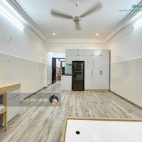 Phòng Rộng 40M2, Ban Công, Cửa Sổ Thoáng, Cây Xanh. Gần Hàng Xanh, Quận 1, Học Viện Cán Bộ, Hutech.