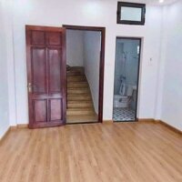 Hơn 7 tỷ - Nhà đẹp Cầu Giấy - 32m2 - 5 tầng 3 ngủ - Ngõ ba gác - 100m ra ô tô - Cho thuê dòng tiền ổn định