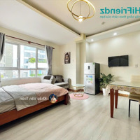 1Phòng Ngủ Cửa Sổ Lớn, Thoáng, Rộng 40M2, Sát Quận 1, Hàng Xanh, Giá Rẻ, Thang Máy. Full Nội Thất.