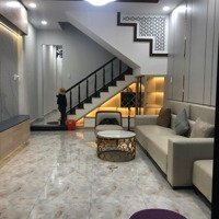 Nhân - Nhà 2 Tầng Đường Sư Vạn Hạnh Rộng 16M Giá Chỉ 5,6Tỷ