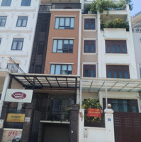 Bán Nhà Mặt Phố Trung Kính, Thang Máy, View Vườn Hoa, Giá Tốt