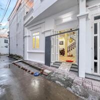 Bán nhà trệt lầu 3 phòng ngủ hẻm 304 Tầm Vu