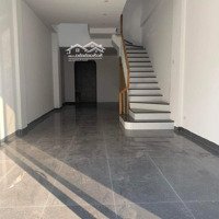 Bán Nhà Sân Cổng Riêng, 55Mx3T, Bãi Để Oto Ngày Đêm, 3,5Km Phenika