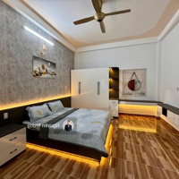 Hàng Hiếm Nhà 3 Tầng Đường 10M Đối Diện Vincom Lê Văn Việt, Hiệp Phú, Quận 9, Dt: 8 X 13.5 Giá Ngộp