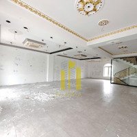 Cho Thuê Villa Hầm 3 Lầu Sàn Trống Suốt 8X18M Giá Bán 50 Triệu