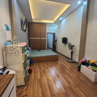 Giá Giật Mình! Phạm Ngọc Thạch, Ô Tô Đỗ Cửa Ngày Đêm, Chỉ 10M Ra Mặt Phố, Kinh Doanh Siêu Đỉnh.