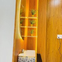 Cần Tiền Bán Gấp Nhà Lý Chính Thắng Quận 3 Nhà 52,8M2 Giá Bán 4Tỷ390 Nhà Đẹp Rộng Sạch Sẽ : 3 Phòng Ngủ4Wc