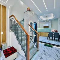 Bán Nhà Gần Mặt Tiền Cách Mạng Tháng Tám , P.12, Quận 10,(52M2), 2Tỷ2 Bao Sang Tên, Hẻm Xe Hơi 4,6M