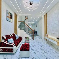 Bán Nhà Gần Mặt Tiền Cách Mạng Tháng Tám , P.12, Quận 10,(52M2), 2Tỷ2 Bao Sang Tên, Hẻm Xe Hơi 4,6M