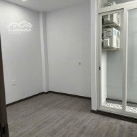Bán Gấp Nhà Quận 5 Sát Mặt Tiền, Nở Hậu Lê Hồng Phong 30M ,2 Tầng , Vào Ở Ngay