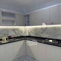 Bán Gấp Nhà Quận 5 Sát Mặt Tiền, Nở Hậu Lê Hồng Phong 30M ,2 Tầng , Vào Ở Ngay