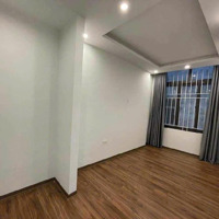 Phố Vĩnh Hưng 43M*3 Tầng*6,5 Tỷ . Ô Tô Đỗ Cửa . Full Nội Thất. Hàng Xóm Time City.15P Lên Bờ Hồ