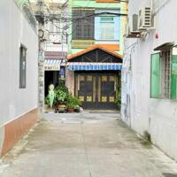Nhà rộng rãi có 3 phòng ngủ sổ hồng riêng đường 4m hà trương trung mỹ tây