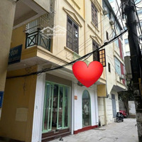 Nhỉnh 10 Tỷ, Sở Hữu Căn Nhà Lô Góc, Vị Trí Vàng Cầu Giấy. Oto Đỗ Cửa Ngày Đêm