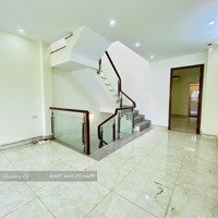 Cho Thuê Nhà 3 Tầng, 65M2, Hẻm Xe Hơi Lã Xuân Oai, 8 Triệu/Th