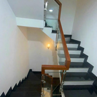 Mặt Tiền Hoa Đào Vị Trí Kinh Doanh , P1 , Phú Nhuận :60M2 ,5 Tầng - 12,5 Tỷ