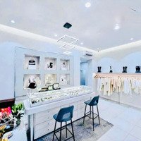Bán Mặt Bằng Đang Cho Thuê 28 Triệu/Th Đường Rạch Bùng Binh. Q.3 Giá Bán 4Tỷ250/ 65M2. Hợp Đồng Còn 6Tháng