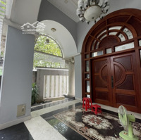 Villa Ngay Phố Ẩm Thực Pxl, 276 Trường Sa - Bình Thạnh. Ngang Lớn(10X16M). Hầm+ 3Lầu + 5 Kingrooms