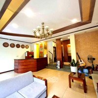 Siêu Của Hiếm! Lô Góc - 3 Ô Tô Tránh - Thang Máy Nhập Khẩu- Ks Cao Cấp - Vị Trí Đắc Địa- Dòng Tiền