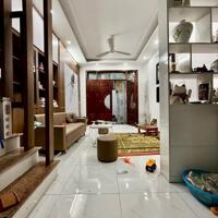Bán nhà Nguyễn Đình Hoàn, Cầu Giấy 8 tỷ, 40 m2 5tầng thang máy vi vu