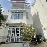 Biệt Thự Bên Sông Phạm Văn Đồng, Gần Giga Mall - 8X19M Cực Đẹp, Nhà Còn Mới Nội Thất Xịn Sò
