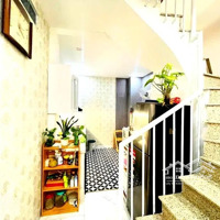 Bán Nhà Siêu Phẩm Hai Bà Trưng 30M, 3 Ngủ, 4 Tầng, 5 Mét Ra Phố, View Mặt Phố