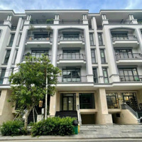 Cho Thuê Văn Phòng Cao Tầng Nhất Vạn Phúc City 7X20M Hầm 5 Tầng Có Thang Máy, Kính, Full Máy Lạnh