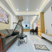 Bán Nhàhẽm Xe Hơitoyota Đỗ Cửa Nguyễn Tri Phương Q.10, 4 Tầng, Vuông Vức, Nhỉnh 6 Tỷ