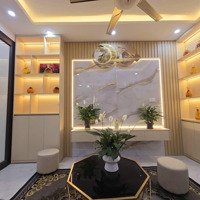 Bán Gấp Nhà Hữu Hưng, Lô Góc, Ô Tô Cách 10M, Mặt Ngõ 2.5M, Hàng Xóm Vinsmarts City,34M2*5T