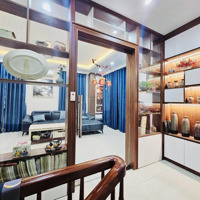 Phạm Văn Đồng - Mặt Ngõ To - Phân Lô Ô Tô Tránh Nhau - Lô Góc - 6 Tầng Hiện Đại - Nhỉnh 8 Tỷ