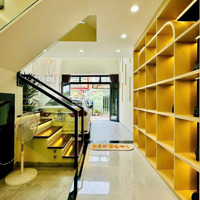Cô Lan Bán Nhà 56M2 2Lầu Giá Bán 2.58Tỷ Ở Hồ Bá Kiện Quận 10 Để Về Quê Cần Thơ Sống Cùng Gia Đình