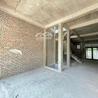 Vị Trí Đẹp - Thang Máy - Ô Tô Đỗ Cửa