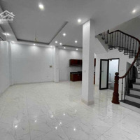 Bán Nhà Riêng Phố Vĩnh Hưng, Ngõ 2 Oto Tránh, Ở Ngay: 44M2, 3T,Mặt Tiền5,7M. Sổ Riêng Nở Hậu.