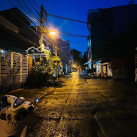 Ngõ Ô Tô Tránh Chạy Vòng Quanh Vỉa Hè Đá Bóng Khu Vực Đang Phát Triển Từng Ngày Dân Cư Đông Đúc