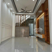 Gia Đình Em Cần Bán Gấp Nhà Gần Cao Tốc, Ngay Kdc Đinh Đức Thiện, 5X20, 800 Triệu