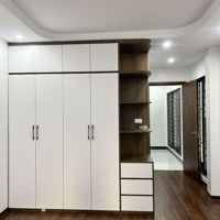 Bán Nhà Ỷ La, Phân Lô Ô Tô, Nội Thất Vip, 32M2X5T,Mặt Tiền4M, 4.2 Tỷ