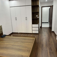 Bán Nhà Ỷ La, Phân Lô Ô Tô, Nội Thất Vip, 32M2X5T,Mặt Tiền4M, 4.2 Tỷ