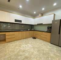 Cho Thuê Biệt Thự Tại Kđt Mỹ Đình . Diện Tích: 150 M * 4 Tầng . Lô Góc . Chia Phòng.gía : 32 Triệu.