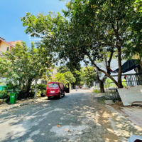 Rẻ Nhất Khu Gia Hòa Chỉ 90 Triệu/M2-Bán Biệt Thự Song Lập 200M2, Nhà 3 Tầng, Nội Thất Xịn Sò,Gần Global