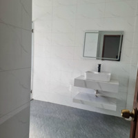 Cho Thuê Nhà 5 Tâng Diện Tích 180M2 Mặt Tiền 10M Khu Phố Tô Ngọc Vân, Tây Hồ,Hà Nội