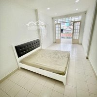 Nhà 3 Tầng , Lô Góc 2 Mặt Tiền Đoàn Văn Bơ , 50M2 , Nở Hậu , Giá Chỉ 9,05 Tỷ