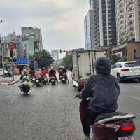 Bán Nhà Mặt Phố Nguyễn Hoàng . Diện Tích: . 45 M2 . Mt. 4.2 M . Đường 2 Làn . Rông 40.M.. Kinh Doanh ...Vp...