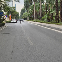 Bán Nhà Mặt Phố Nguyễn Hoàng . Diện Tích: . 45 M2 . Mt. 4.2 M . Đường 2 Làn . Rông 40.M.. Kinh Doanh ...Vp...