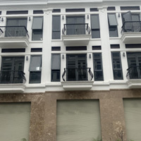 Chính Chủ Cần Bán Nhanh 2 Căn Nhà Mặt Phố Tại Bùi Thị Xuân, Dĩ An, Bình Dương 5,5X12_3Tỷ8_66M2.
