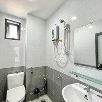 Hot!!Phòng Ban Công Mới Xây , Đầy Đủ Tiện Nghi Ngay Chợ Hoàng Hoa Thám