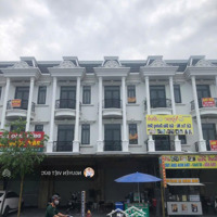 Lỗ Hơn 1Tỷ Bán Gấp Nhà To Mặt Tiền Kinh Doanh Đối Diện Chung Cư Gần Vincom Dĩ An Vỉa Hè 10M