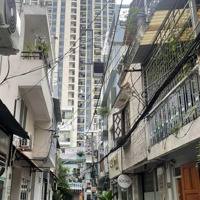 60M2 5X12Nhà Cũ Tiện Xây Lại - Ngay Cạnh Hà Đô 3/2 Quận 10 Đang Cho Thuê 18 Triệu/Th Ib Em
+ 4 Phòng Ngủlớn